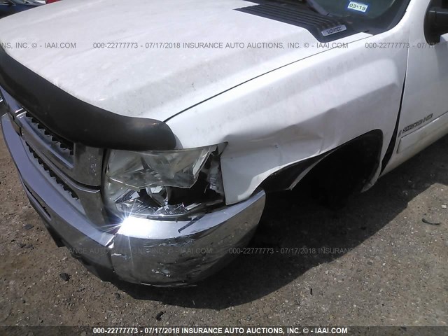 1GCHC23K28F110611 - 2008 CHEVROLET SILVERADO C2500 HEAVY DUTY WHITE photo 6