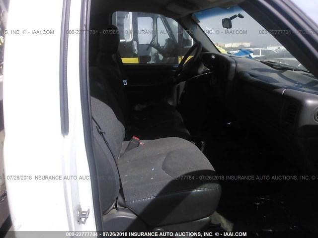 1GBJC34D17E186109 - 2007 CHEVROLET SILVERADO C3500 WHITE photo 5