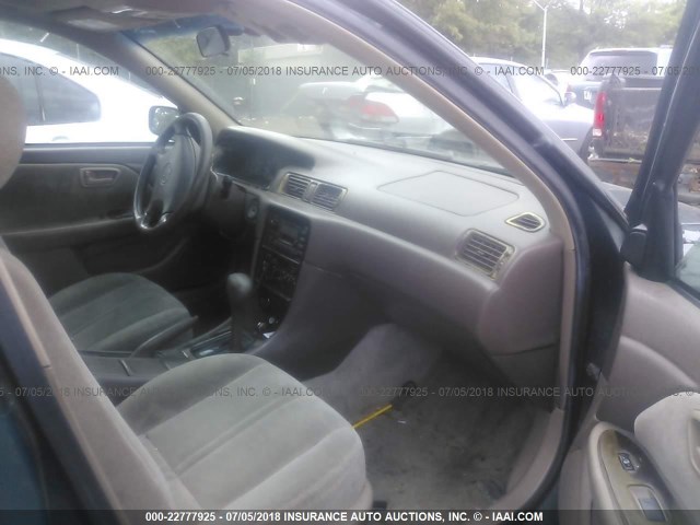 4T1BF28K6WU071242 - 1998 TOYOTA CAMRY CE/LE/XLE 绿色 照片 5