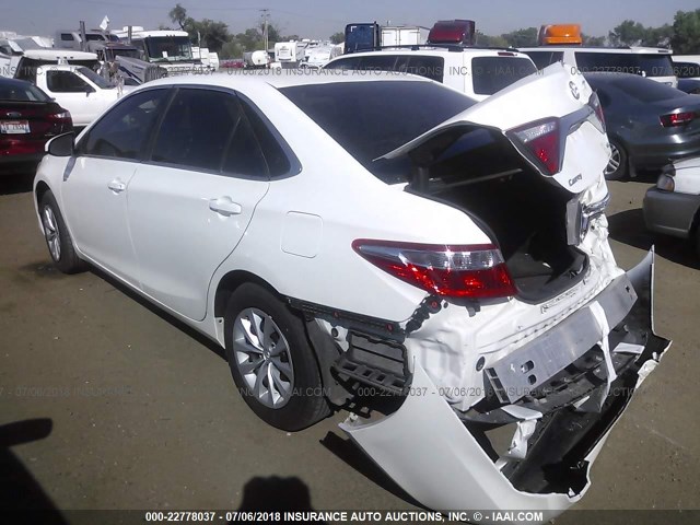 4T4BF1FK4GR526514 - 2016 TOYOTA CAMRY LE/XLE/SE/XSE WHITE photo 3