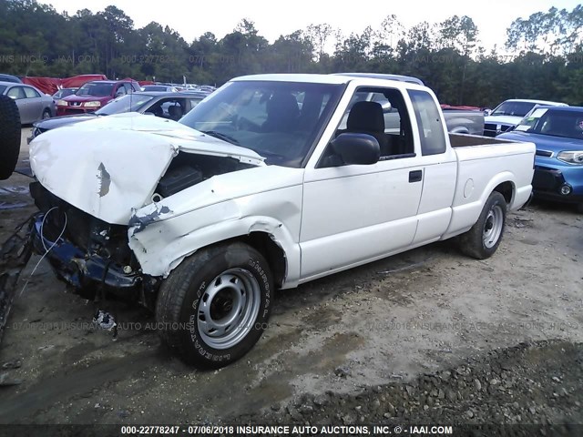 1GCCS19X938144424 - 2003 CHEVROLET S TRUCK S10 WHITE photo 2