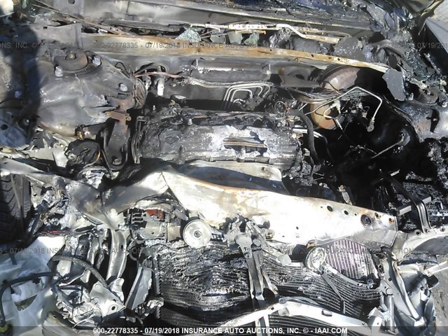 JTDBE32K720108144 - 2002 TOYOTA CAMRY LE/XLE/SE 银色 照片 10