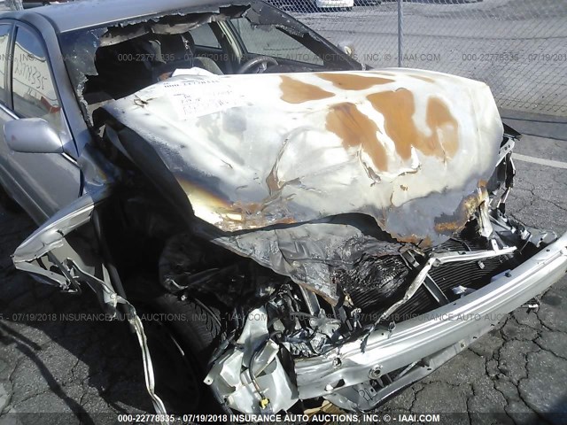 JTDBE32K720108144 - 2002 TOYOTA CAMRY LE/XLE/SE 银色 照片 6