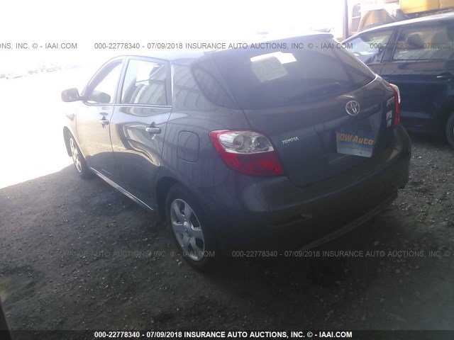 2T1KU4EE9AC350954 - 2010 TOYOTA COROLLA MATRIX  GRAY photo 3