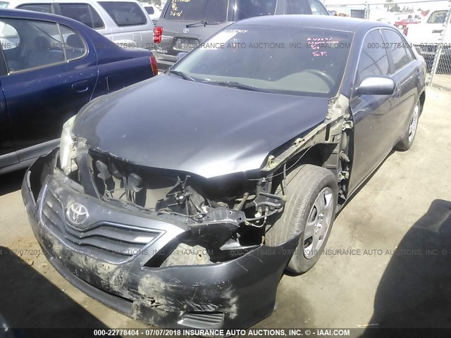 4T1BF3EK5AU071722 - 2010 TOYOTA CAMRY SE/LE/XLE GRAY photo 2