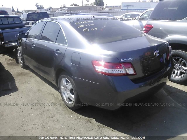 4T1BF3EK5AU071722 - 2010 TOYOTA CAMRY SE/LE/XLE GRAY photo 3