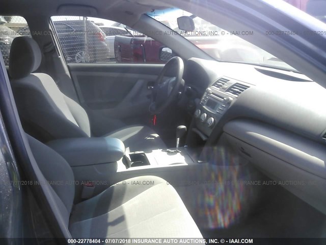 4T1BF3EK5AU071722 - 2010 TOYOTA CAMRY SE/LE/XLE GRAY photo 5