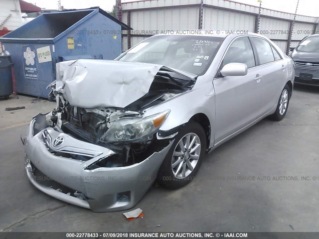 4T1BB3EK5AU112121 - 2010 TOYOTA CAMRY HYBRID SILVER photo 2