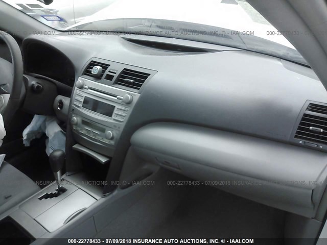 4T1BB3EK5AU112121 - 2010 TOYOTA CAMRY HYBRID SILVER photo 5