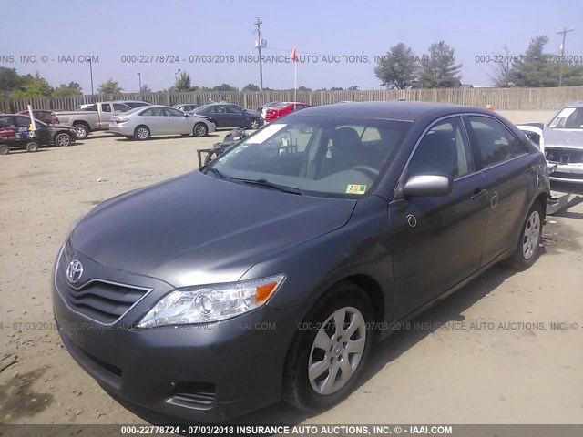 4T4BF3EK5BR218046 - 2011 TOYOTA CAMRY SE/LE/XLE GRAY photo 2