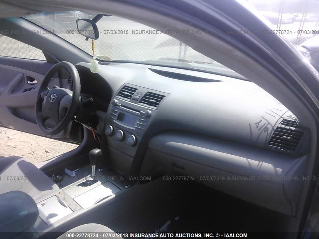 4T4BF3EK5BR218046 - 2011 TOYOTA CAMRY SE/LE/XLE GRAY photo 5