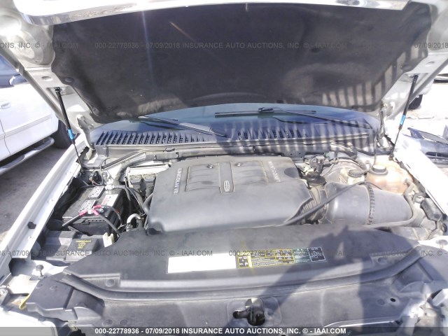 5LMFU28R83LJ34442 - 2003 LINCOLN NAVIGATOR WHITE photo 10