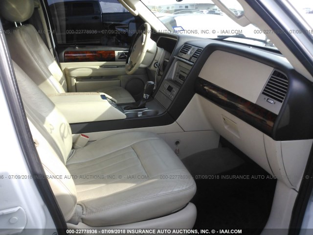 5LMFU28R83LJ34442 - 2003 LINCOLN NAVIGATOR WHITE photo 5