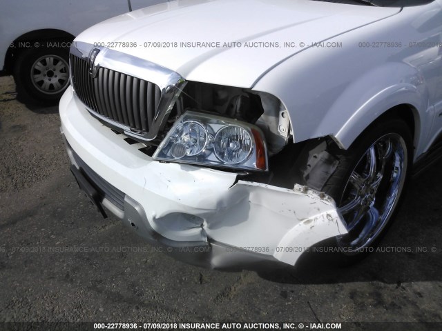 5LMFU28R83LJ34442 - 2003 LINCOLN NAVIGATOR WHITE photo 6