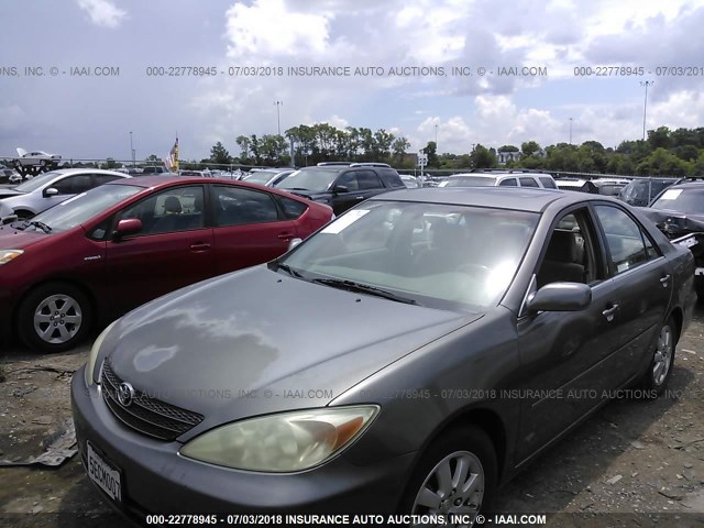 JTDBE32K430226394 - 2003 TOYOTA CAMRY LE/XLE GRAY photo 2
