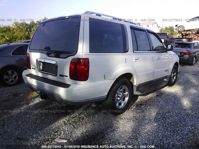 5LMRU27A0YLJ15318 - 2000 LINCOLN NAVIGATOR WHITE photo 4