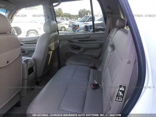 5LMRU27A0YLJ15318 - 2000 LINCOLN NAVIGATOR WHITE photo 8