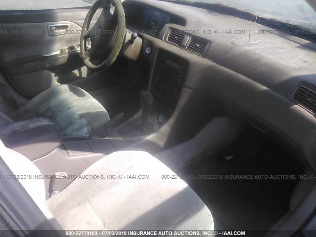 4T1BG22KXYU661209 - 2000 TOYOTA CAMRY CE/LE/XLE BROWN photo 5