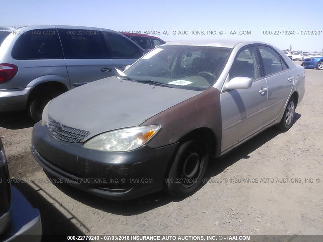 4T1BE32KX2U050342 - 2002 TOYOTA CAMRY LE/XLE/SE Gümüş foto 2
