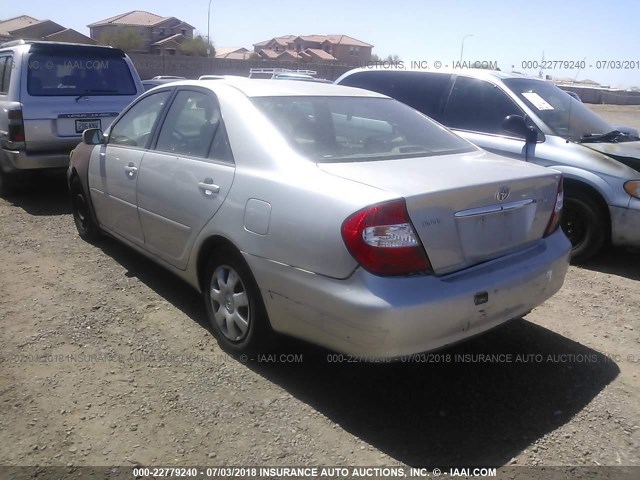 4T1BE32KX2U050342 - 2002 TOYOTA CAMRY LE/XLE/SE Gümüş foto 3