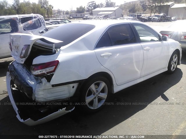 4T1BF3EK3BU726929 - 2011 TOYOTA CAMRY SE/LE/XLE WHITE photo 4