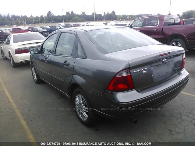 1FAFP34N97W122706 - 2007 FORD FOCUS ZX4/S/SE/SES GRAY photo 3