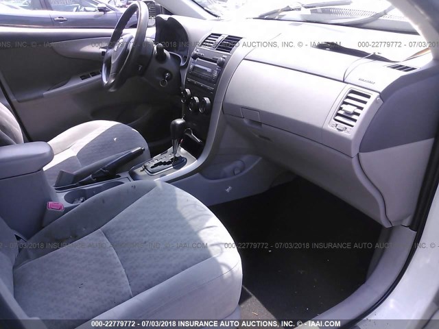 JTDBL40E799081610 - 2009 TOYOTA COROLLA LE/XLE WHITE photo 5