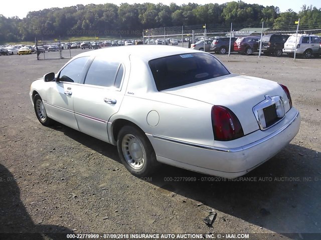 1LNHM81W61Y612579 - 2001 LINCOLN TOWN CAR EXECUTIVE WHITE photo 3