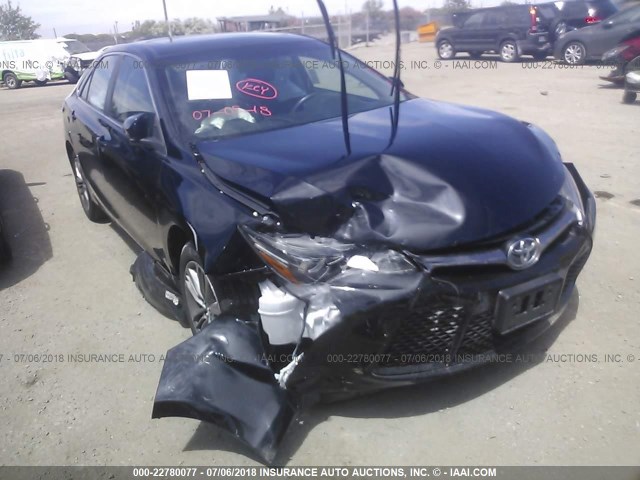 4T1BF1FK5GU237135 - 2016 TOYOTA CAMRY LE/XLE/SE/XSE 黑色 照片 1