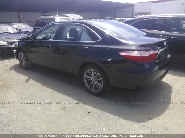 4T1BF1FK5GU237135 - 2016 TOYOTA CAMRY LE/XLE/SE/XSE 黑色 照片 3