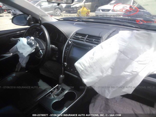 4T1BF1FK5GU237135 - 2016 TOYOTA CAMRY LE/XLE/SE/XSE 黑色 照片 5
