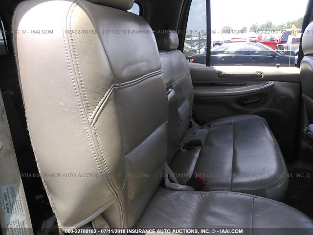 5LMPU28LXWLJ14374 - 1998 LINCOLN NAVIGATOR 绿色 照片 8