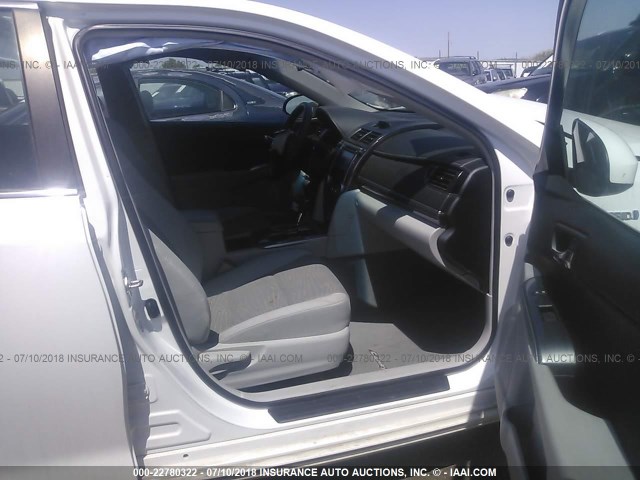 4T1BD1FK0DU073391 - 2013 TOYOTA CAMRY HYBRID/LE/XLE 白色 照片 5