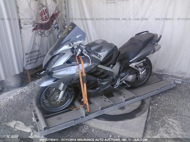 JH2RC46048M000382 - 2008 HONDA VFR800 GRAY photo 2