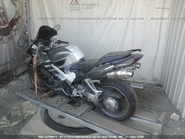 JH2RC46048M000382 - 2008 HONDA VFR800 GRAY photo 3