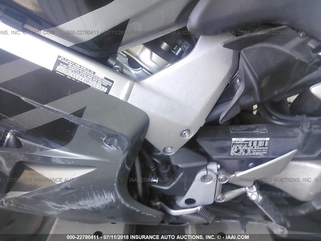 JH2RC46048M000382 - 2008 HONDA VFR800 GRAY photo 8