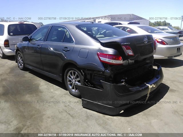 4T1BF3EK7BU682756 - 2011 TOYOTA CAMRY SE/LE/XLE GRAY photo 3