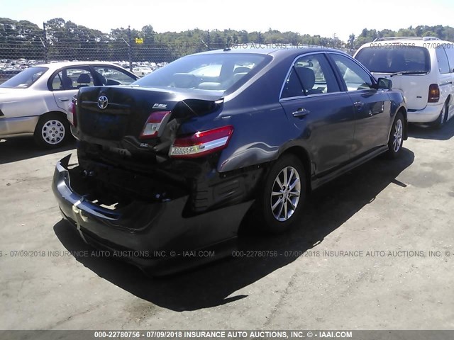 4T1BF3EK7BU682756 - 2011 TOYOTA CAMRY SE/LE/XLE GRAY photo 4