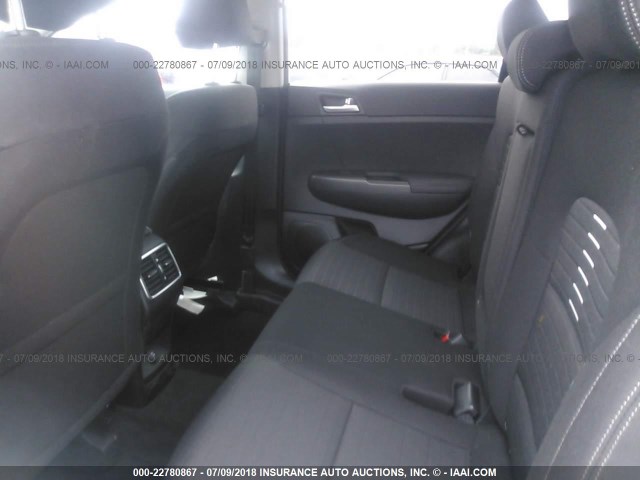 KNDPMCAC9J7444810 - 2018 KIA SPORTAGE LX SILVER photo 8