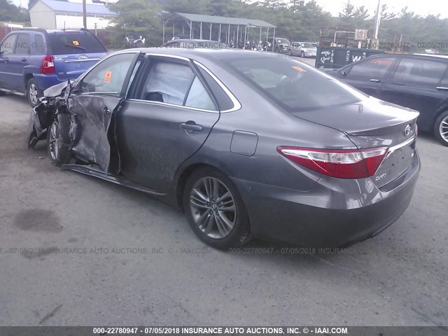 4T1BF1FKXGU246087 - 2016 TOYOTA CAMRY LE/XLE/SE/XSE GRAY photo 3