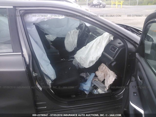 4T1BF1FKXGU246087 - 2016 TOYOTA CAMRY LE/XLE/SE/XSE GRAY photo 5