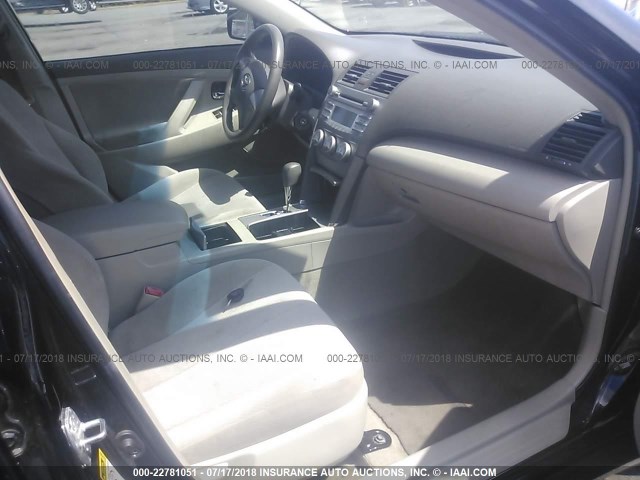 4T1BF3EK6BU671456 - 2011 TOYOTA CAMRY SE/LE/XLE BLACK photo 5