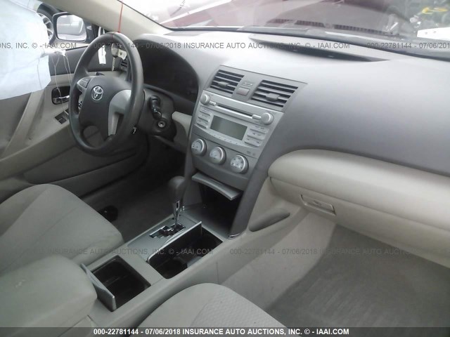 4T1BF3EK1BU121727 - 2011 TOYOTA CAMRY SE/LE/XLE GRAY photo 5