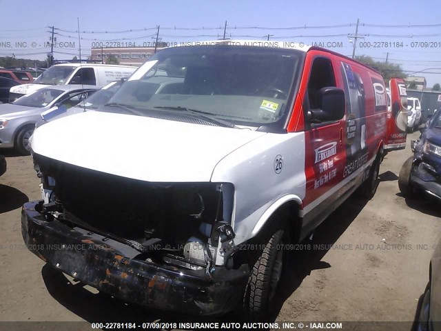 1GTHG39V051260253 - 2005 GMC SAVANA G3500 WHITE photo 2