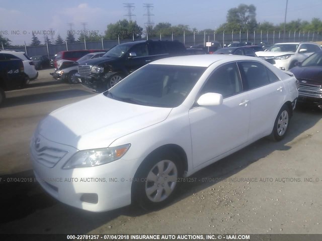 4T1BF3EK4BU637340 - 2011 TOYOTA CAMRY SE/LE/XLE 白色 照片 2