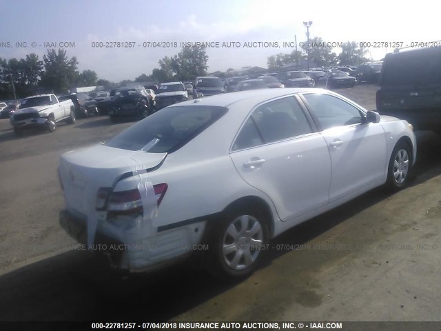 4T1BF3EK4BU637340 - 2011 TOYOTA CAMRY SE/LE/XLE 白色 照片 4
