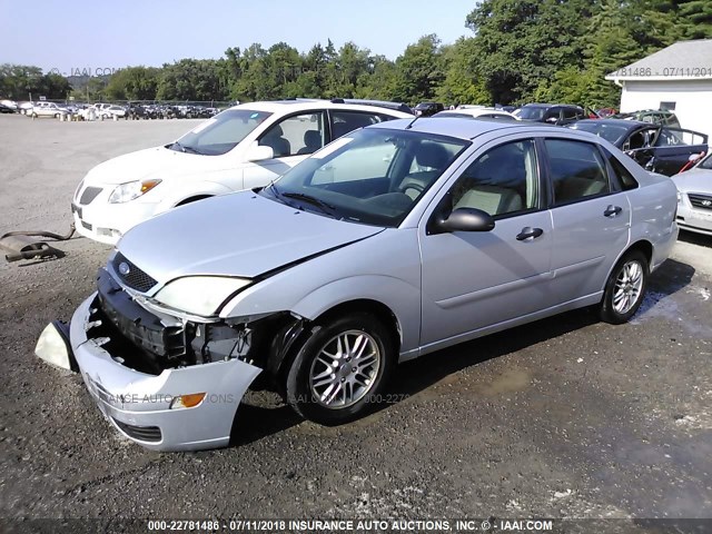 1FAFP34N27W122384 - 2007 FORD FOCUS ZX4/S/SE/SES 银色 照片 2