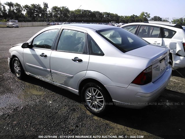 1FAFP34N27W122384 - 2007 FORD FOCUS ZX4/S/SE/SES SILVER photo 3