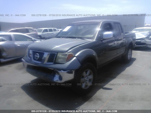 1N6AD07UX5C456057 - 2005 NISSAN FRONTIER CREW CAB LE/SE/OFF ROAD GRAY photo 2