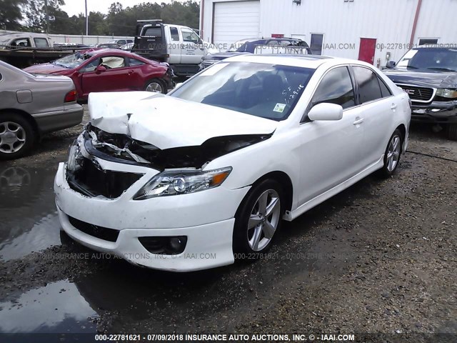 4T1BF3EK7BU635050 - 2011 TOYOTA CAMRY SE/LE/XLE WHITE photo 2